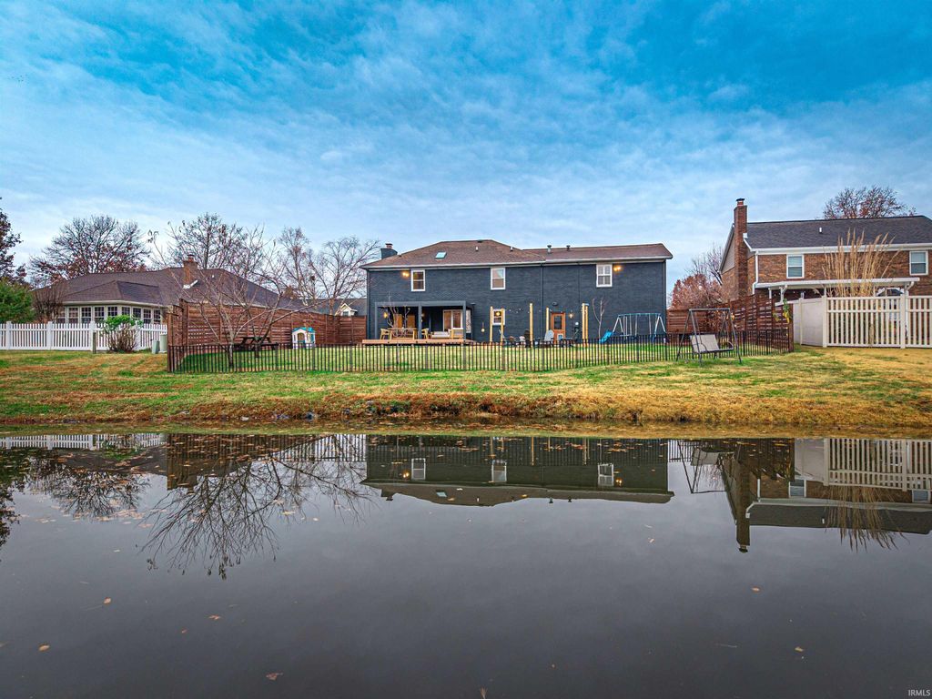 Photo of 1014 Kingswood Drive, Evansville, IN 47715 (MLS # 202546716)