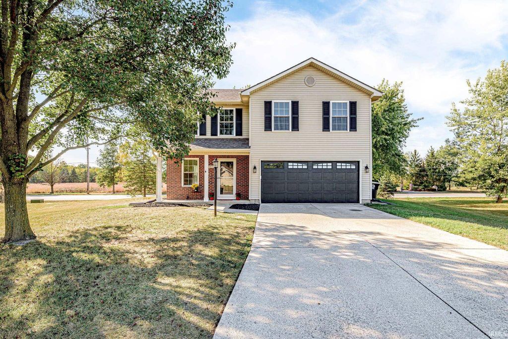 Photo of 10832 Deep Creek Court, Fort Wayne, IN 46804 (MLS # 202541387)