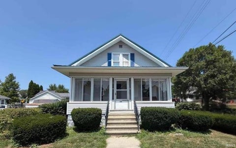 Photo of 314 W Winona Avenue, Warsaw, IN 46580 (MLS # 202630961)