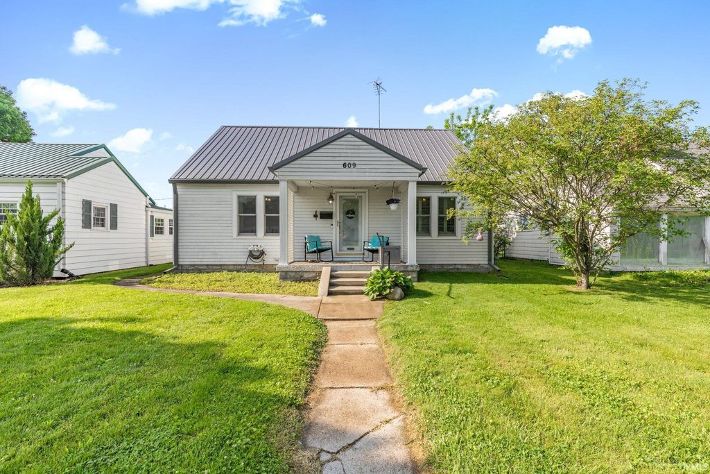 Photo of 609 W Broadway Street, Alexandria, IN 46001 (MLS # 202619328)