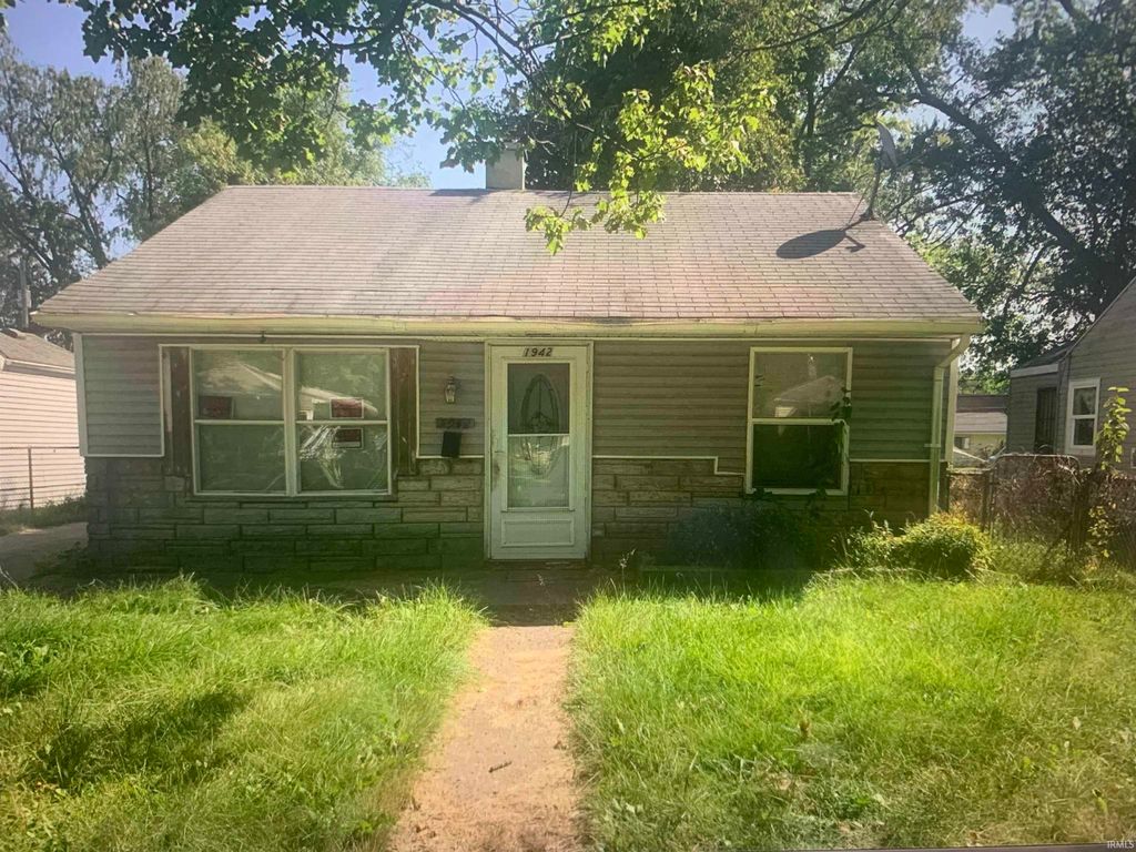 Photo of 1942 N Johnson Street, South Bend, IN 46628 (MLS # 202629912)