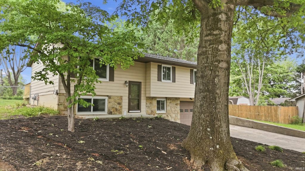 Photo of 110 S Pine Cone Court, Ellettsville, IN 47429 (MLS # 202617104)