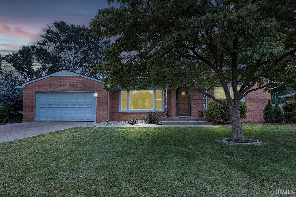 Photo of 2521 Riverview Place, Elkhart, IN 46516 (MLS # 202629387)