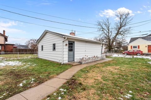 Tiny photo for 917 W SYCAMORE Street, Kokomo, IN 46901 (MLS # 202548686)