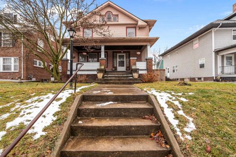 Photo of 917 W SYCAMORE Street, Kokomo, IN 46901 (MLS # 202548686)