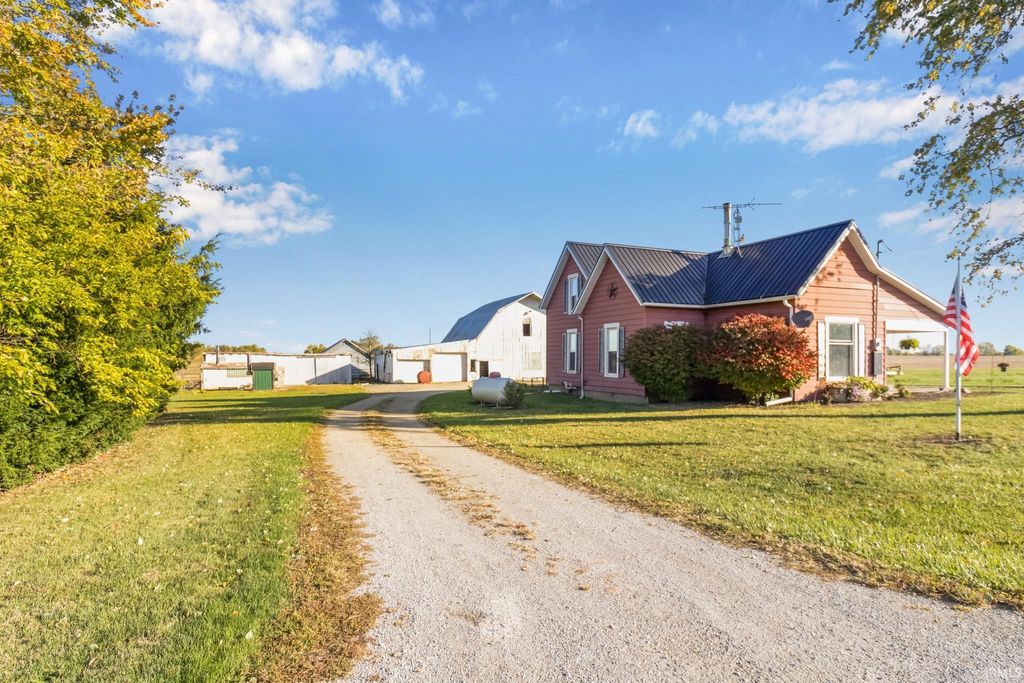 Photo of 684 E 225 N, Winchester, IN 47394 (MLS # 202542862)