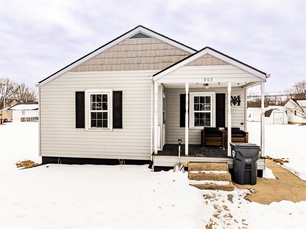 Photo of 903 Walnut Street, Frankton, IN 46044 (MLS # 202604279)