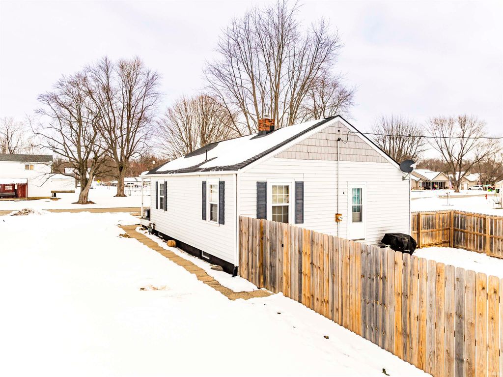 Photo of 903 Walnut Street, Frankton, IN 46044 (MLS # 202604279)