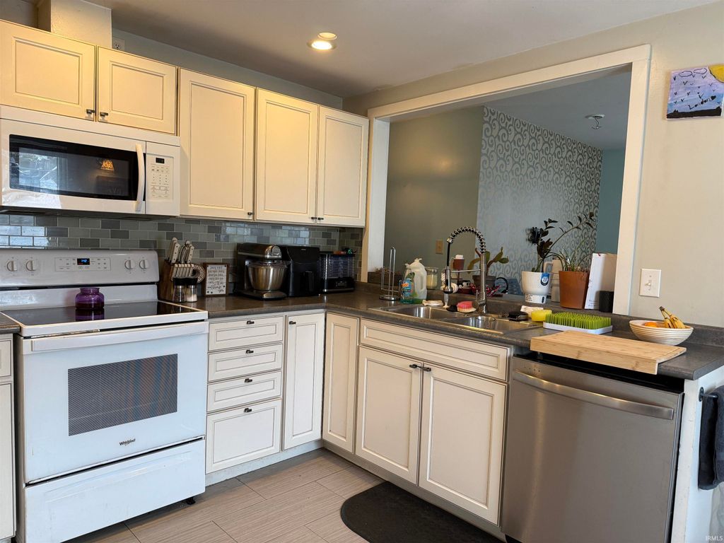 Photo of 612 17th St St, Bedford, IN 47421 (MLS # 202549035)