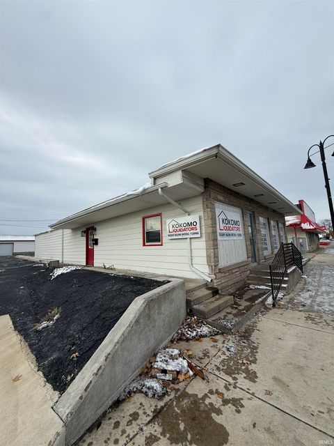 Tiny photo for 913 E MARKLAND Avenue, Kokomo, IN 46902 (MLS # 202545605)