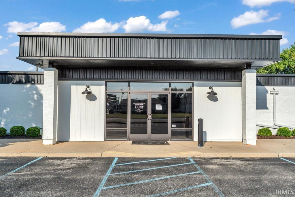 Photo of 340 Tracy Road, Whiteland, IN 46184 (MLS # 202639712)