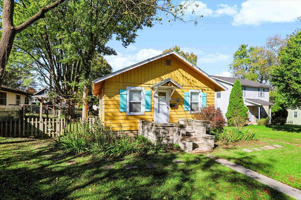 Photo of 1208 S Fess Avenue, Bloomington, IN 47401 (MLS # 202643759)