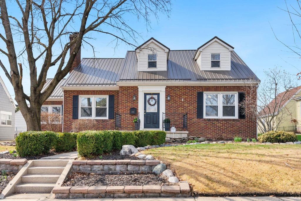 Photo of 4518 S Wayne Avenue, Fort Wayne, IN 46807 (MLS # 202608317)