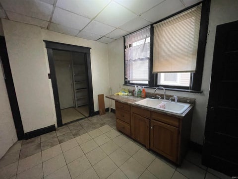 Tiny photo for 732 E Gum Street, Evansville, IN 47713 (MLS # 202642172)