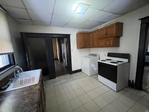 Tiny photo for 732 E Gum Street, Evansville, IN 47713 (MLS # 202642172)
