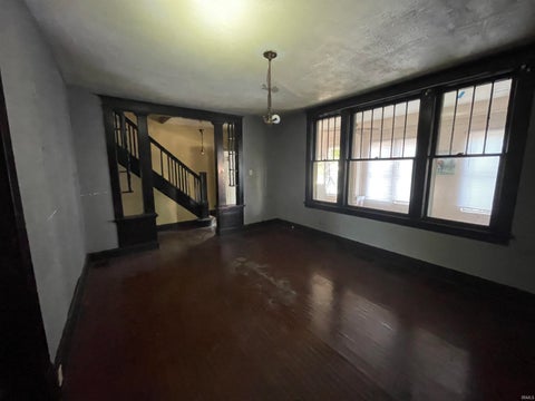 Tiny photo for 732 E Gum Street, Evansville, IN 47713 (MLS # 202642172)