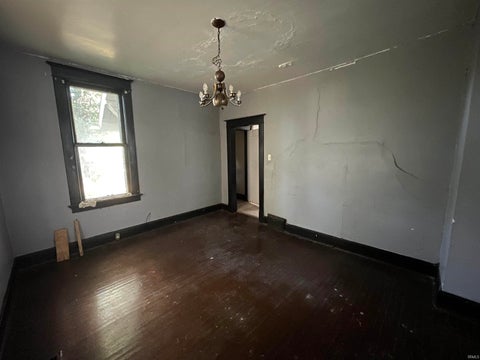 Tiny photo for 732 E Gum Street, Evansville, IN 47713 (MLS # 202642172)