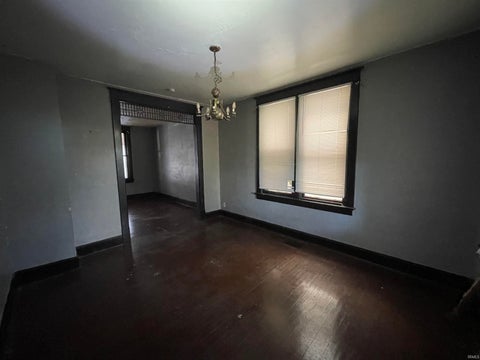 Tiny photo for 732 E Gum Street, Evansville, IN 47713 (MLS # 202642172)