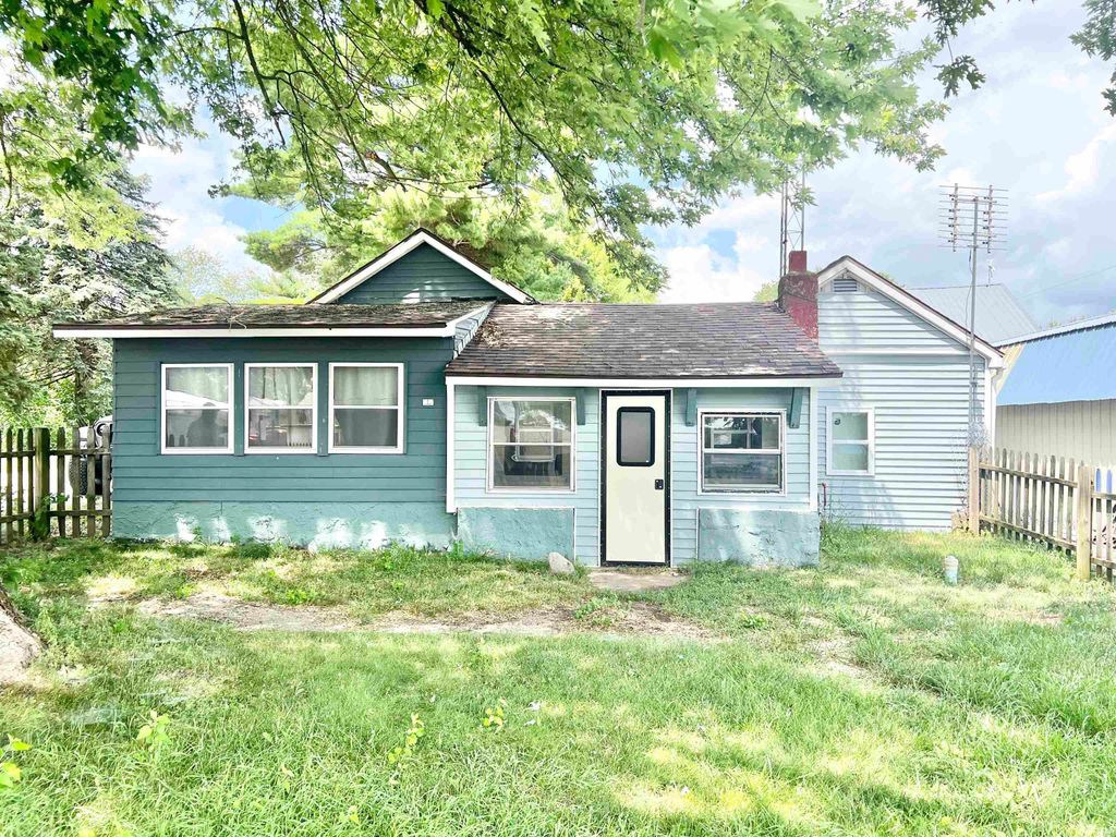 Photo of 6401 N Sunset Boulevard, Macy, IN 46951 (MLS # 202544930)