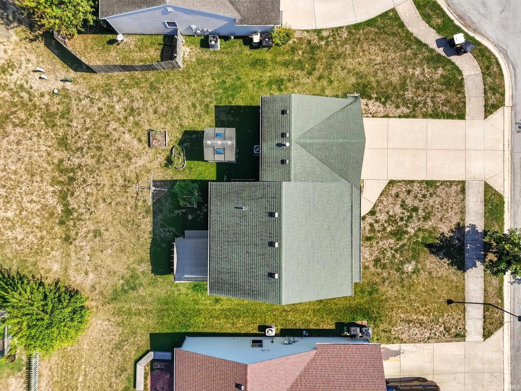 Photo of 516 Wolverton Drive, Fort Wayne, IN 46825 (MLS # 202539506)