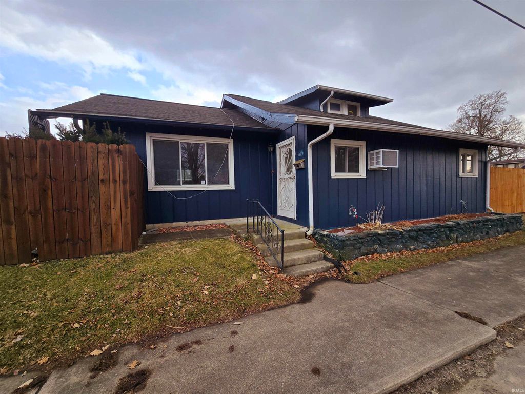 Photo of 615 S Cherry Street, Hartford City, IN 47348 (MLS # 202605406)