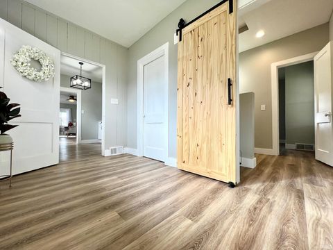 Tiny photo for 1414 R Street, Bedford, IN 47421 (MLS # 202545488)