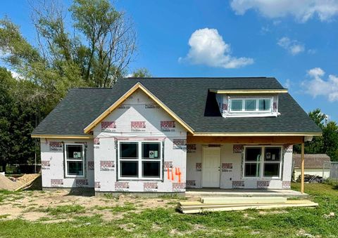 Photo of 114 N Plank Street, Rossville, IN 46065 (MLS # 202532560)