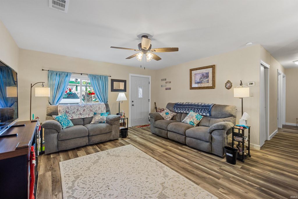 Photo of 904 E Bradford Street, Marion, IN 46952 (MLS # 202548488)