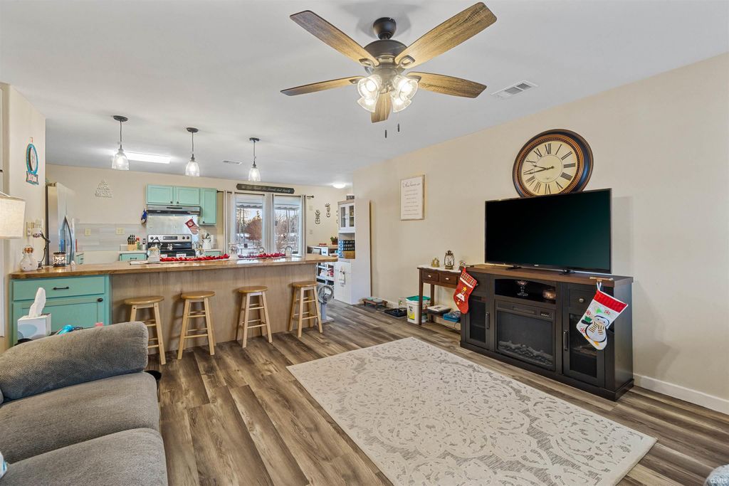 Photo of 904 E Bradford Street, Marion, IN 46952 (MLS # 202548488)