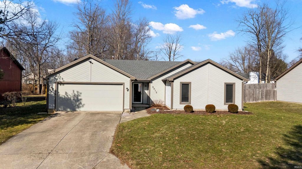 Photo of 9915 SPUR CREEK Court, Fort Wayne, IN 46825 (MLS # 202607255)