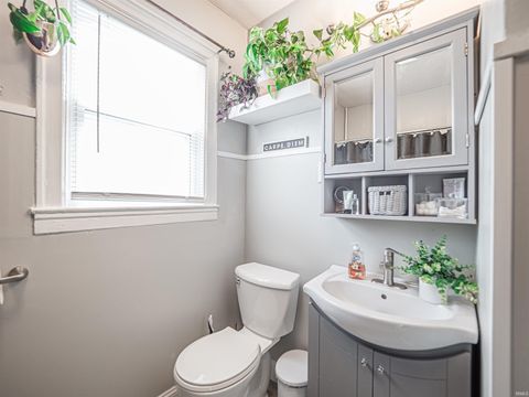 Tiny photo for 501 S Kerth Avenue, Evansville, IN 47714 (MLS # 202604606)