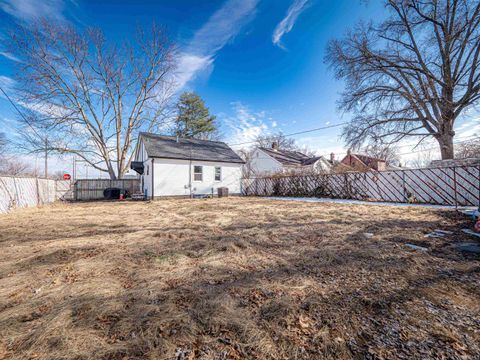 Tiny photo for 501 S Kerth Avenue, Evansville, IN 47714 (MLS # 202604606)
