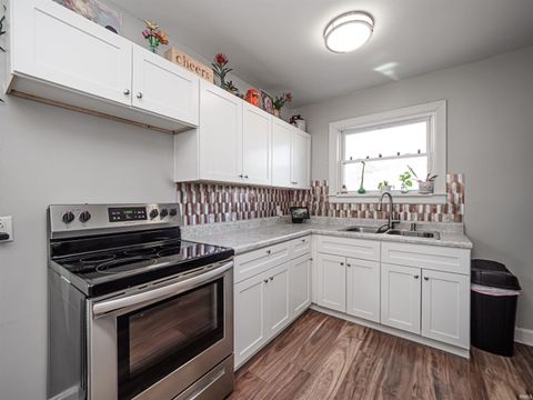 Tiny photo for 501 S Kerth Avenue, Evansville, IN 47714 (MLS # 202604606)