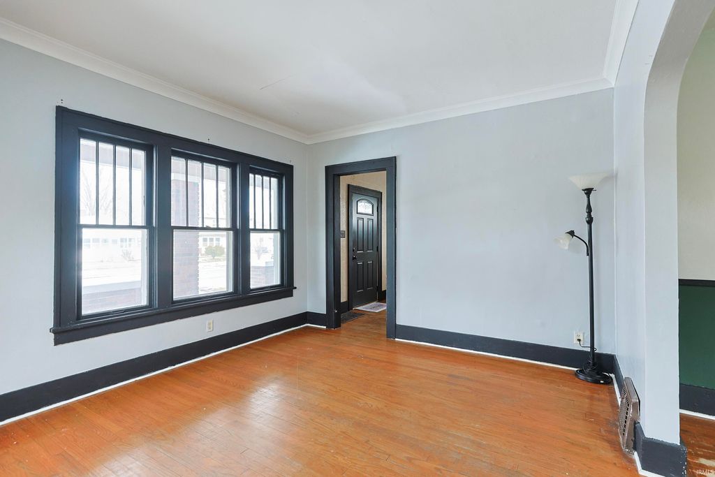 Photo of 822 E Ewing Avenue, South Bend, IN 46613 (MLS # 202606283)