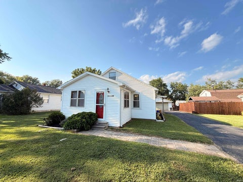 Photo of 604 E Moore Street, Boonville, IN 47601 (MLS # 202635157)