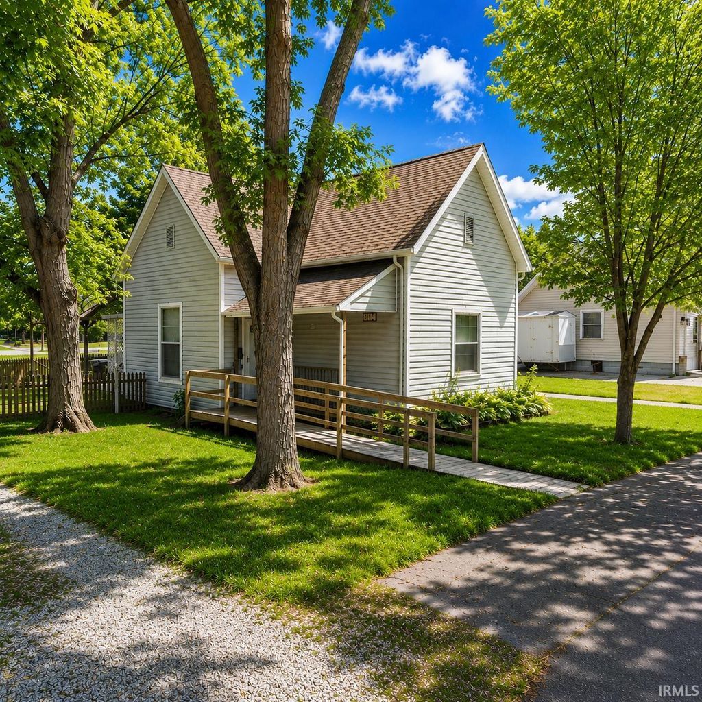 Photo of 710 E 6th Street, Anderson, IN 46012 (MLS # 202621224)