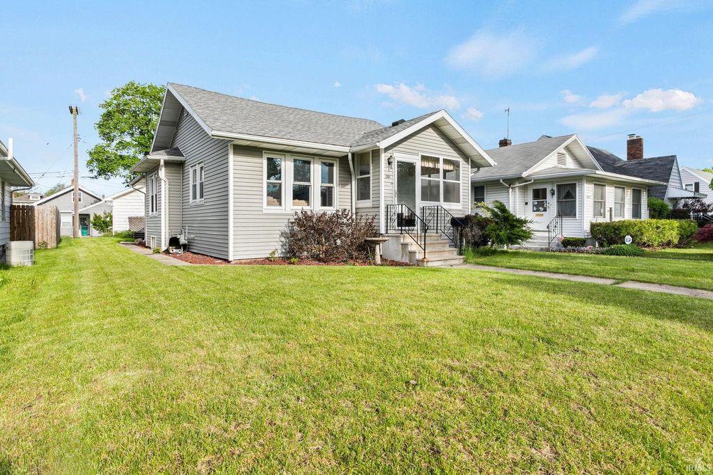 Photo of 201 George Street, Mishawaka, IN 46544 (MLS # 202616999)