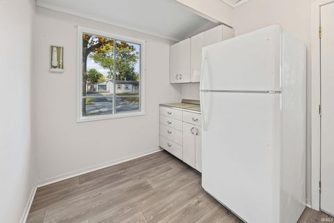 Tiny photo for 2609 Oxford Street, Lafayette, IN 47909 (MLS # 202545783)