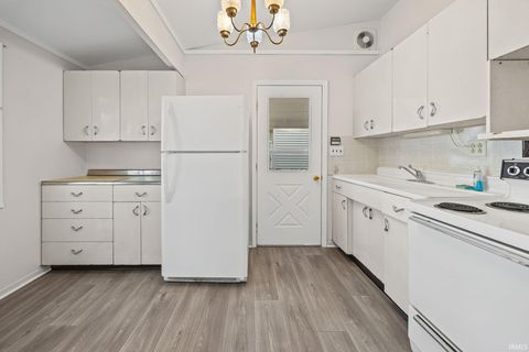 Tiny photo for 2609 Oxford Street, Lafayette, IN 47909 (MLS # 202545783)