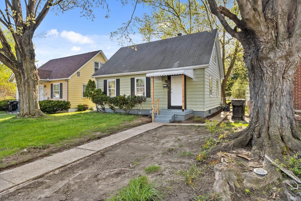 Photo of 1419 Johnson Street, South Bend, IN 46628 (MLS # 202614322)