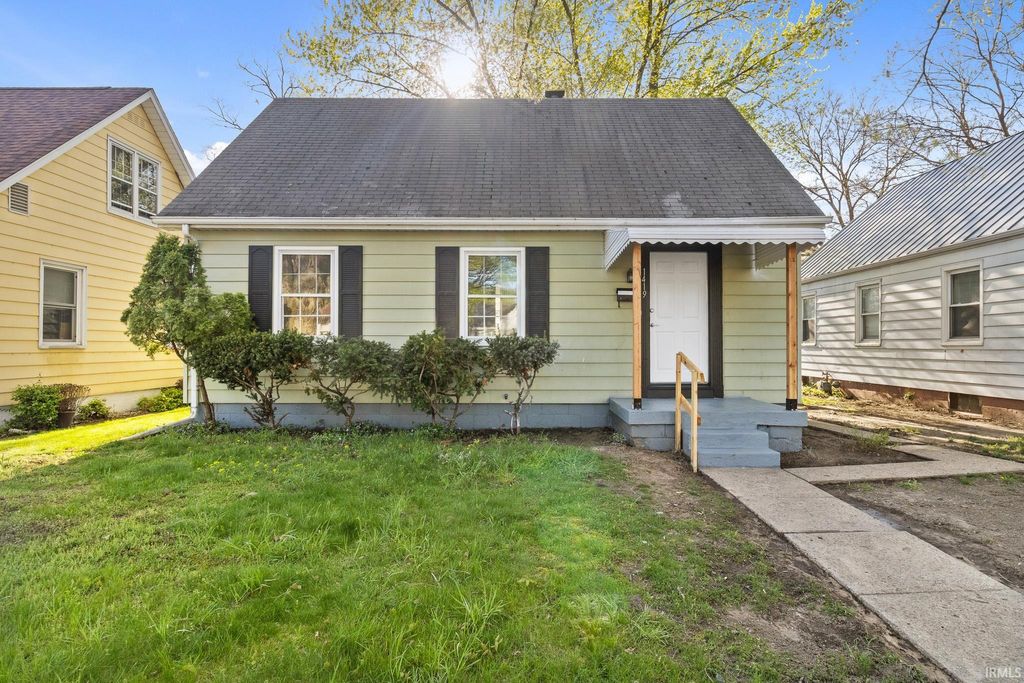 Photo of 1419 Johnson Street, South Bend, IN 46628 (MLS # 202614322)