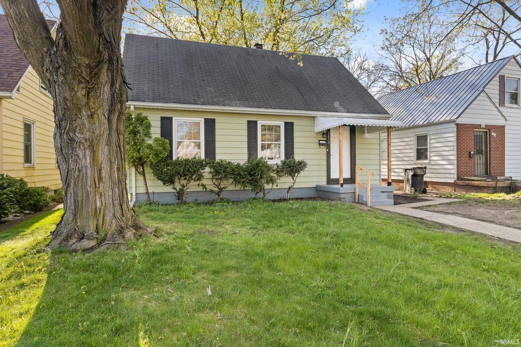 Photo of 1419 Johnson Street, South Bend, IN 46628 (MLS # 202614322)