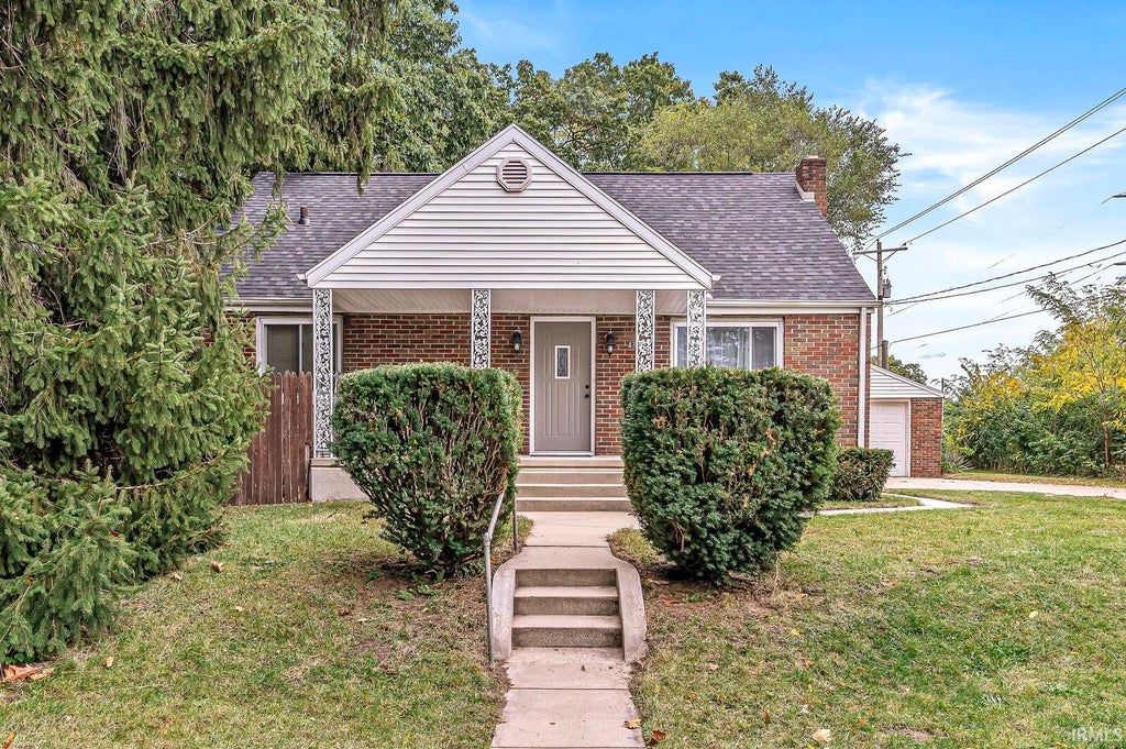 Photo of 436 S 32nd Street, South Bend, IN 46615 (MLS # 202643382)