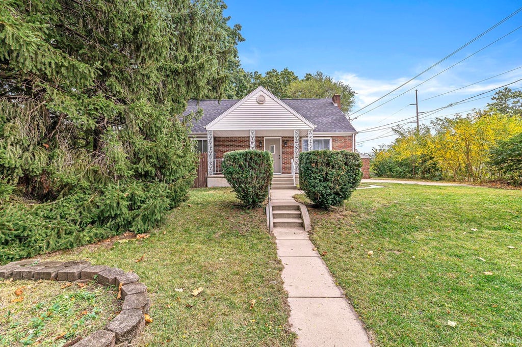 Photo of 436 S 32nd Street, South Bend, IN 46615 (MLS # 202643382)