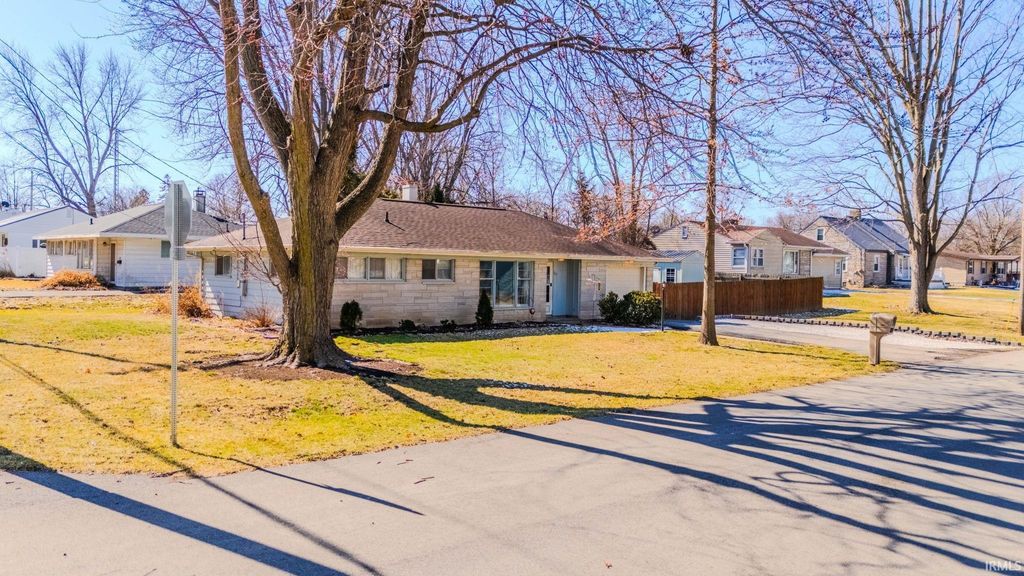 Photo of 715 Sivey Street, Wabash, IN 46992 (MLS # 202606001)