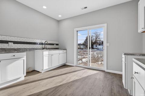 Tiny photo for 1119 W JACKSON Street, Kokomo, IN 46901 (MLS # 202602159)