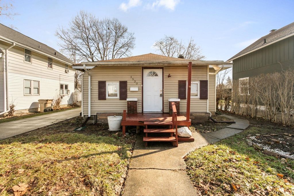 Photo of 1530 Webster Street, South Bend, IN 46613 (MLS # 202605465)