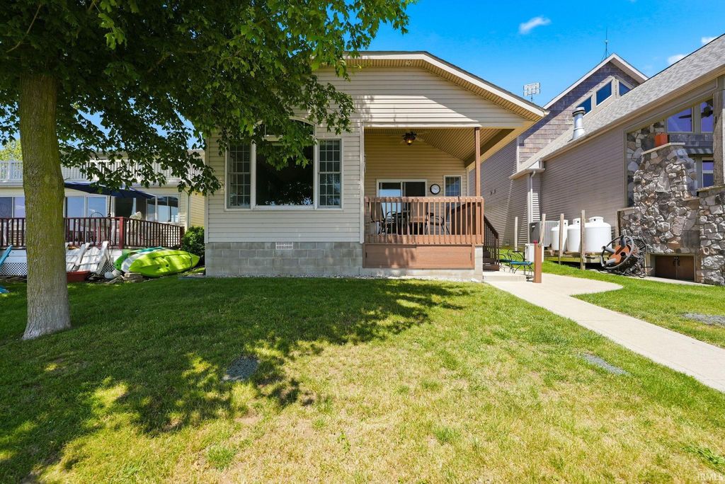 Photo of 595 Lane 101 Hamilton Lake, Hamilton, IN 46742 (MLS # 202621636)