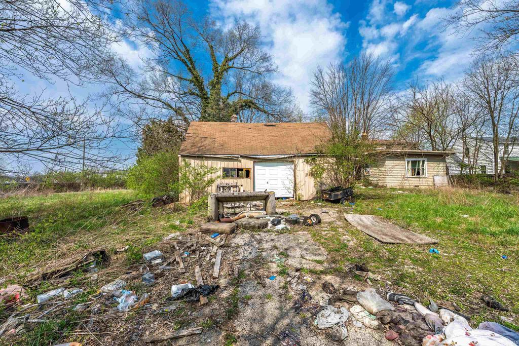 Photo of 2611 E 29th Street, Muncie, IN 47302 (MLS # 202612697)