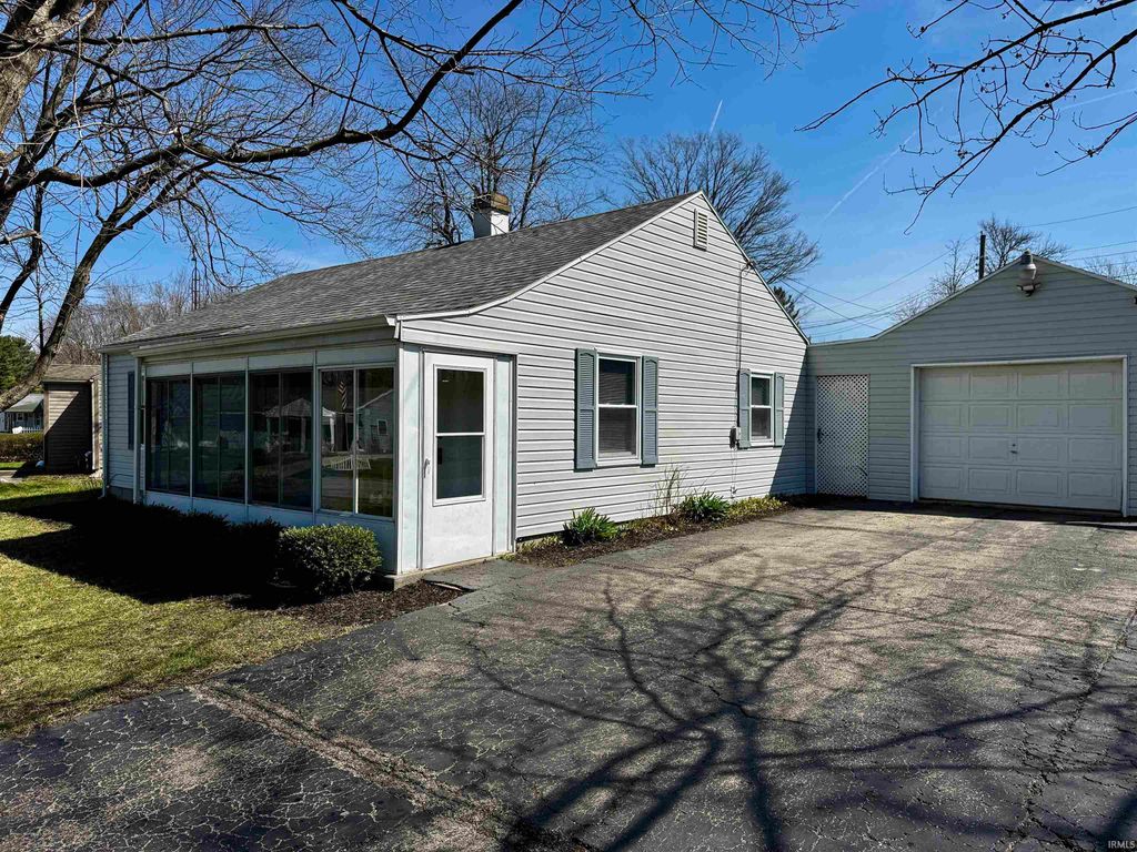 Photo of 2806 S Sycamore Avenue, Muncie, IN 47302 (MLS # 202609795)